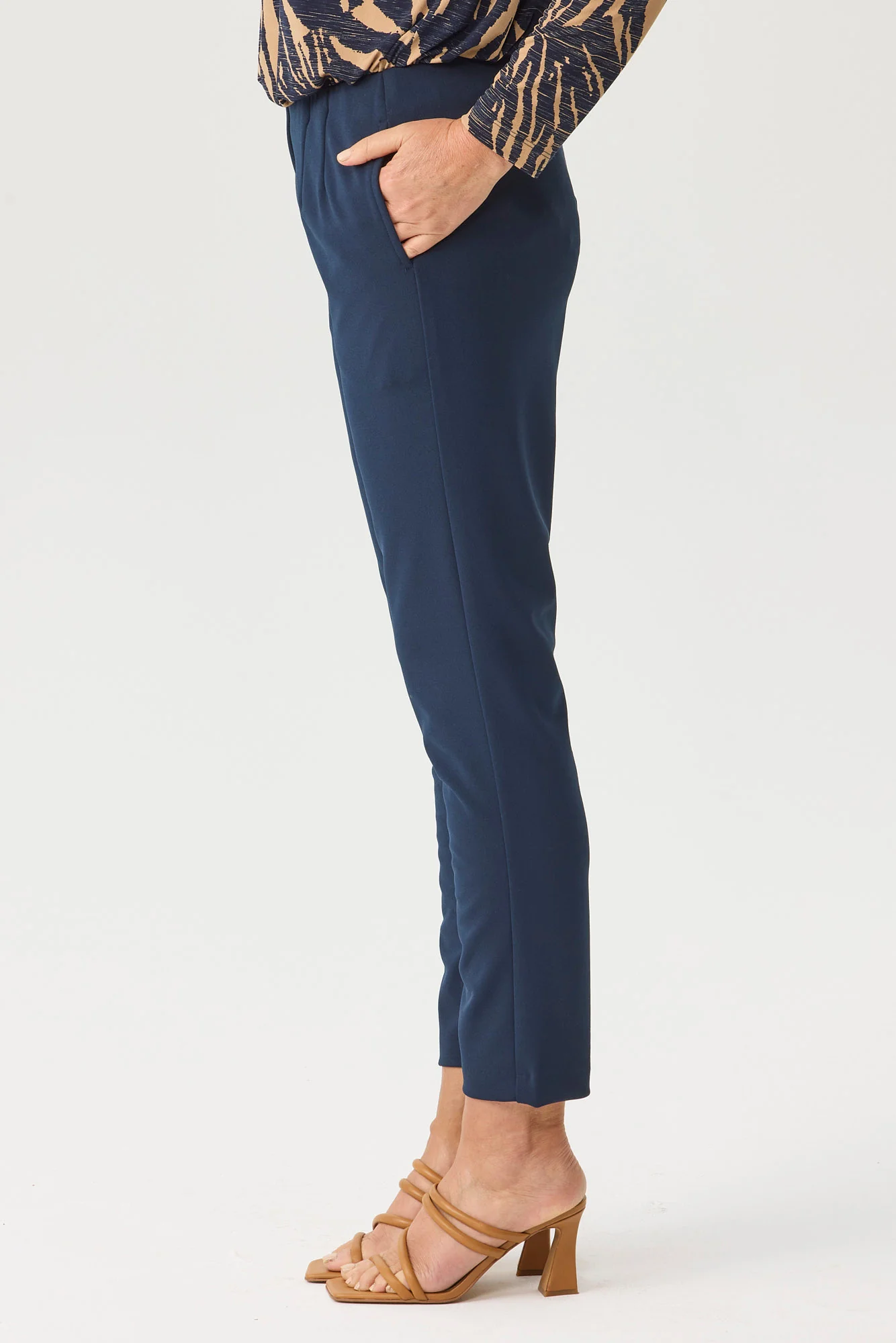 Hyatt Pant With Pockets - Image 2