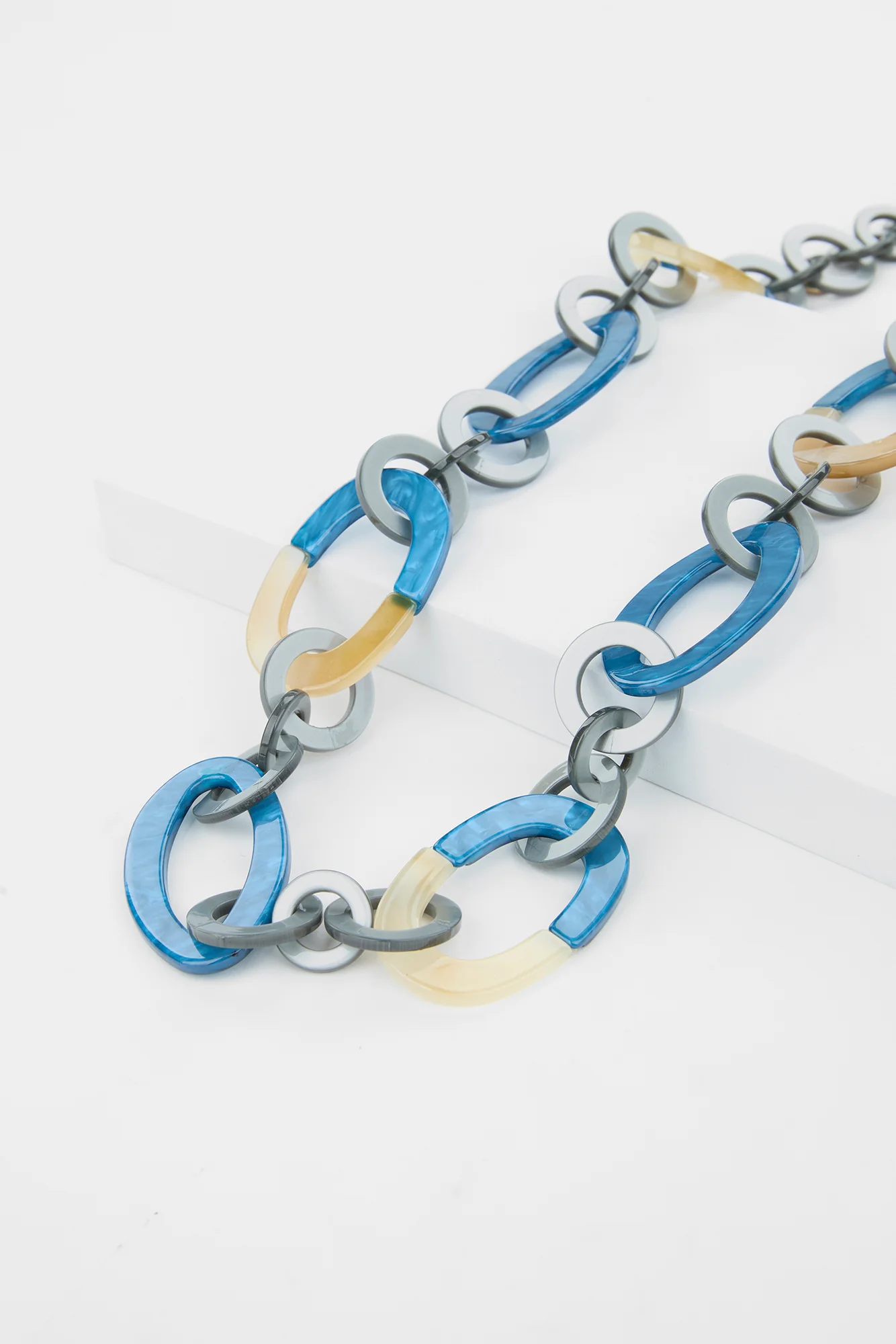 Noemi Acrylic Necklace - Image 3